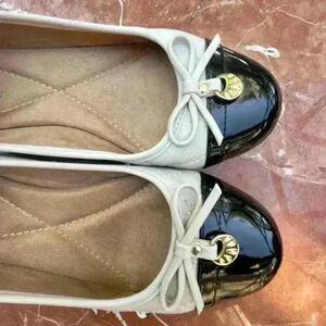 White mountain cream and black flats sz 7